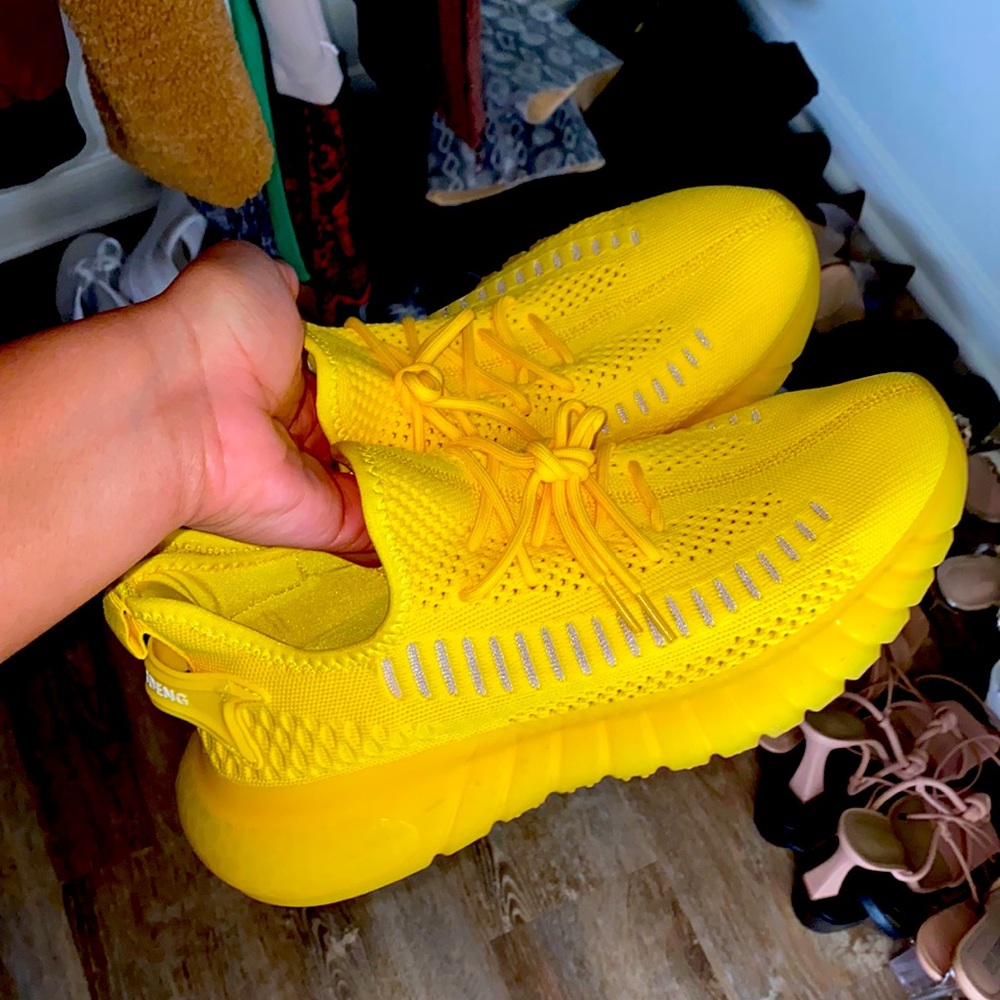 COPY - Hello yellow sneakers